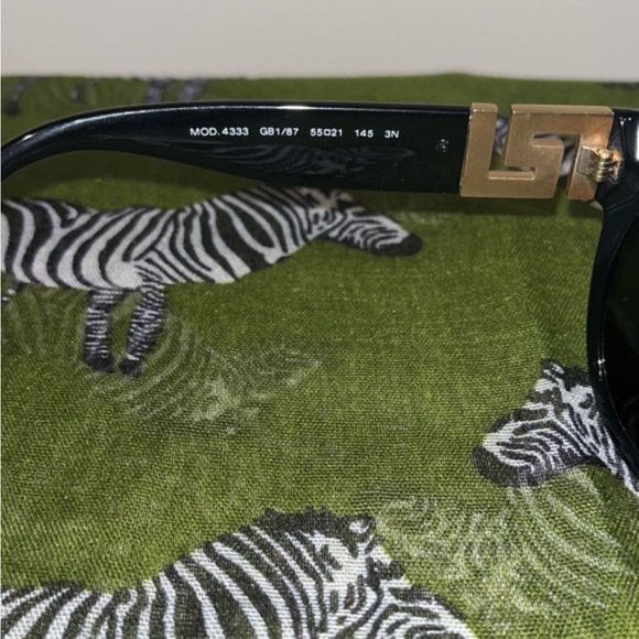 Authentic Versace Sunglasses 😎 - Picture 4 of 8